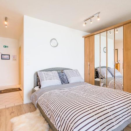 Luxueuze Vakantiestudio Met Zeezicht En Terras In Oostende Eksteriør billede