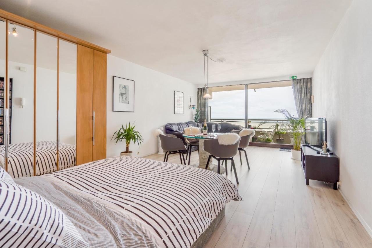 Luxueuze Vakantiestudio Met Zeezicht En Terras In Oostende Eksteriør billede
